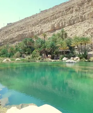 Schwimme durch die Wüste im Wadi Bani Khalid